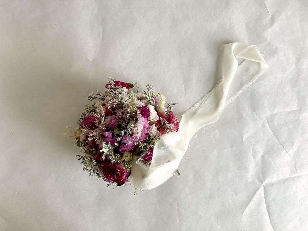 Amazon｜スターチスとラナンキュラスのフライングリース フラワー