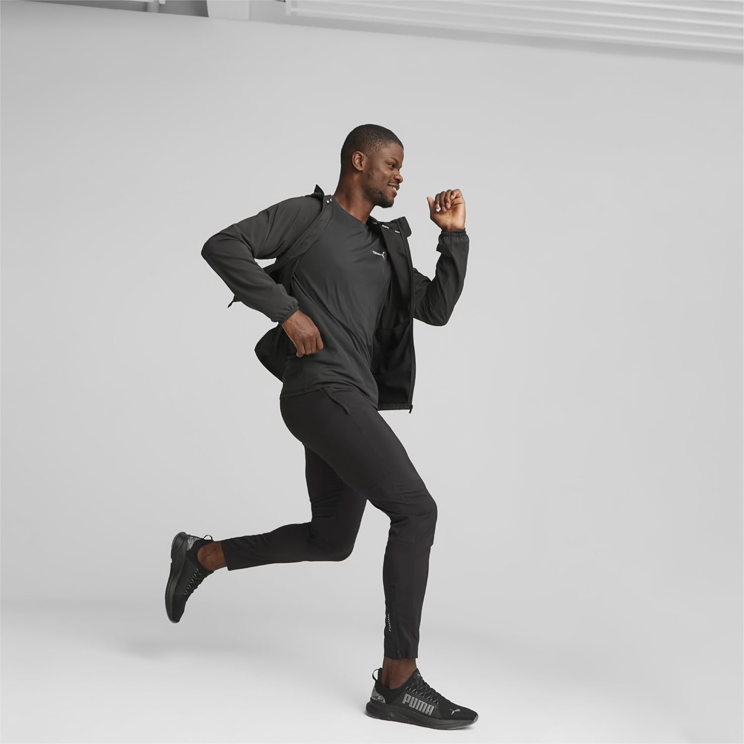 PUMA Mens Run Favorite Woven Hooded Jacket Athletic Outerwear Casual - Black