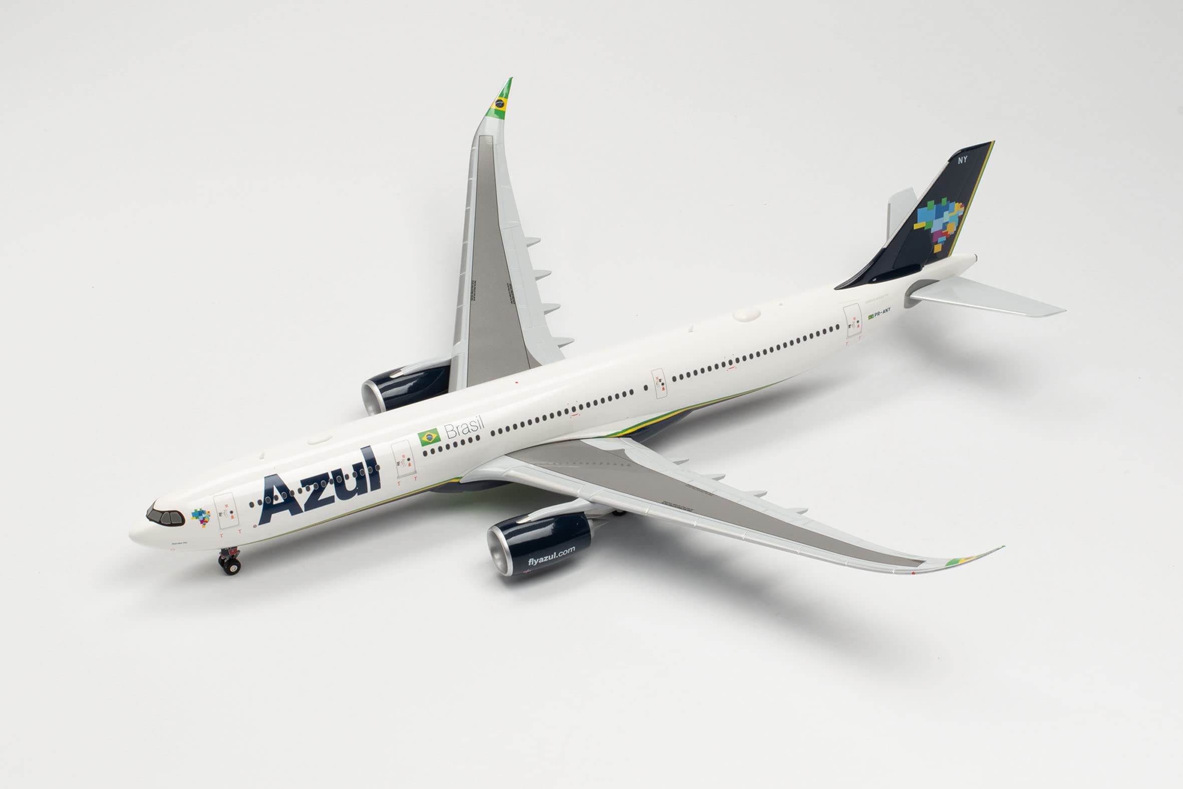 herpa Modellflugzeug Azul Airbus A330-900neo Azul Sem Fim Maßstab 1:200, Modellbau Flugzeug, Flugzeugmodell für Sammler, Miniatur Deko, Flieger mit Standfuß aus Kunststoff