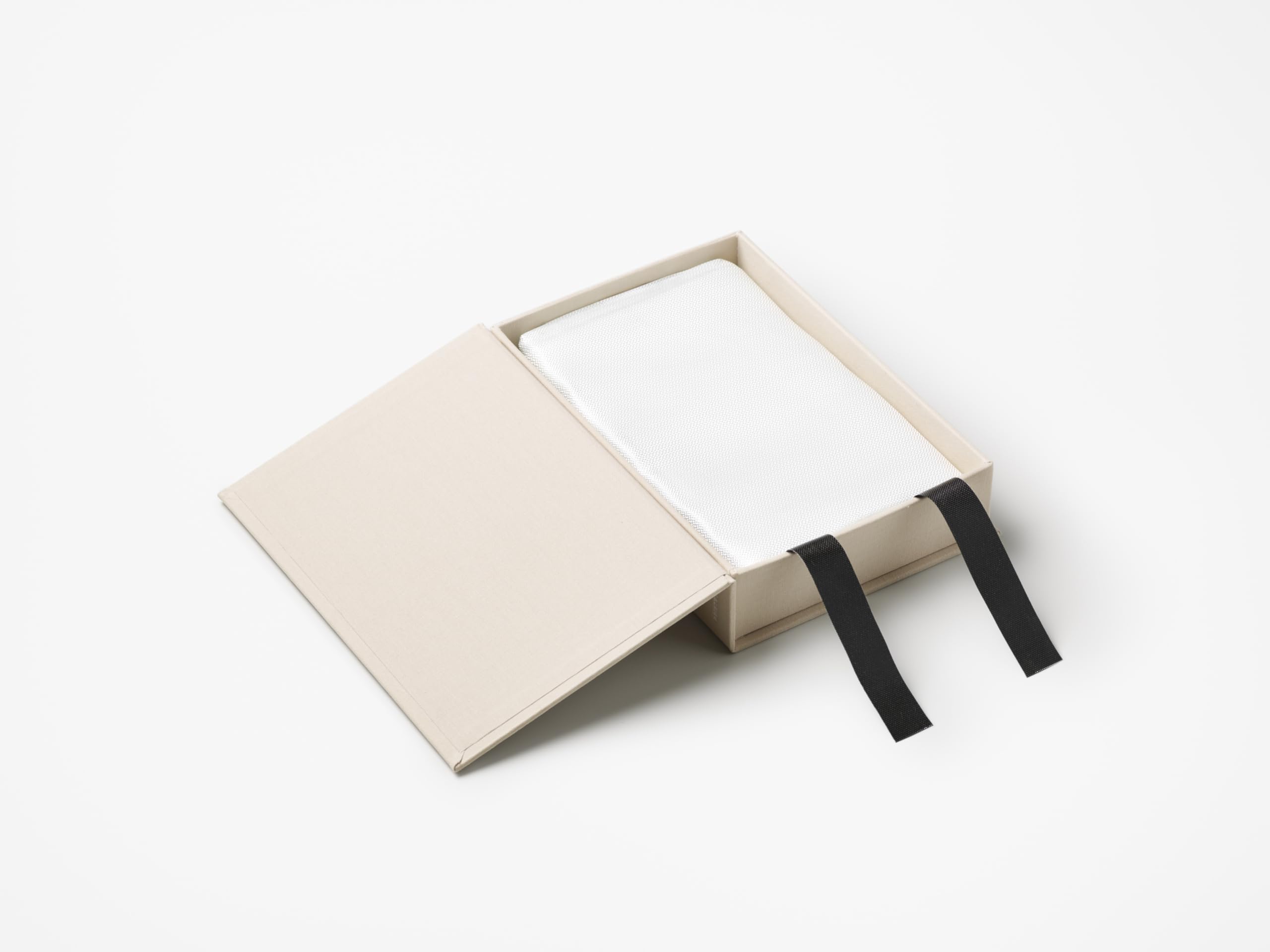 PrintWorks Manta ignífuga beige para el hogar, funda de seguridad de emergencia Minimaslitc en elegante caja de almacenamiento discreta estilo libro