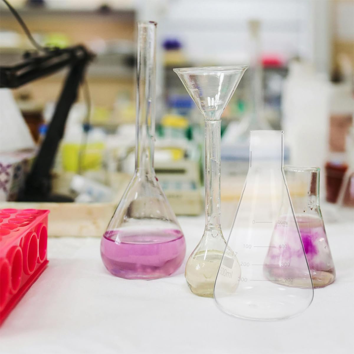 Matraces Erlenmeyer Cónicos de Vidrio de Borosilicato Juego de 4 Cuello Ancho y Medición Precisa para Experimentos en Clase de Química