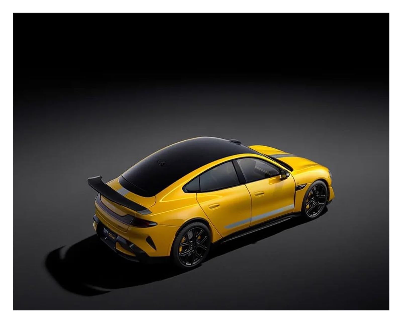 Metallo Scala Replica 1 18 Per XIAOMI Su7 Simulazione Lega Auto Modello Statico Souvenir Display Metallo Veicolo Giocattoli Giallo