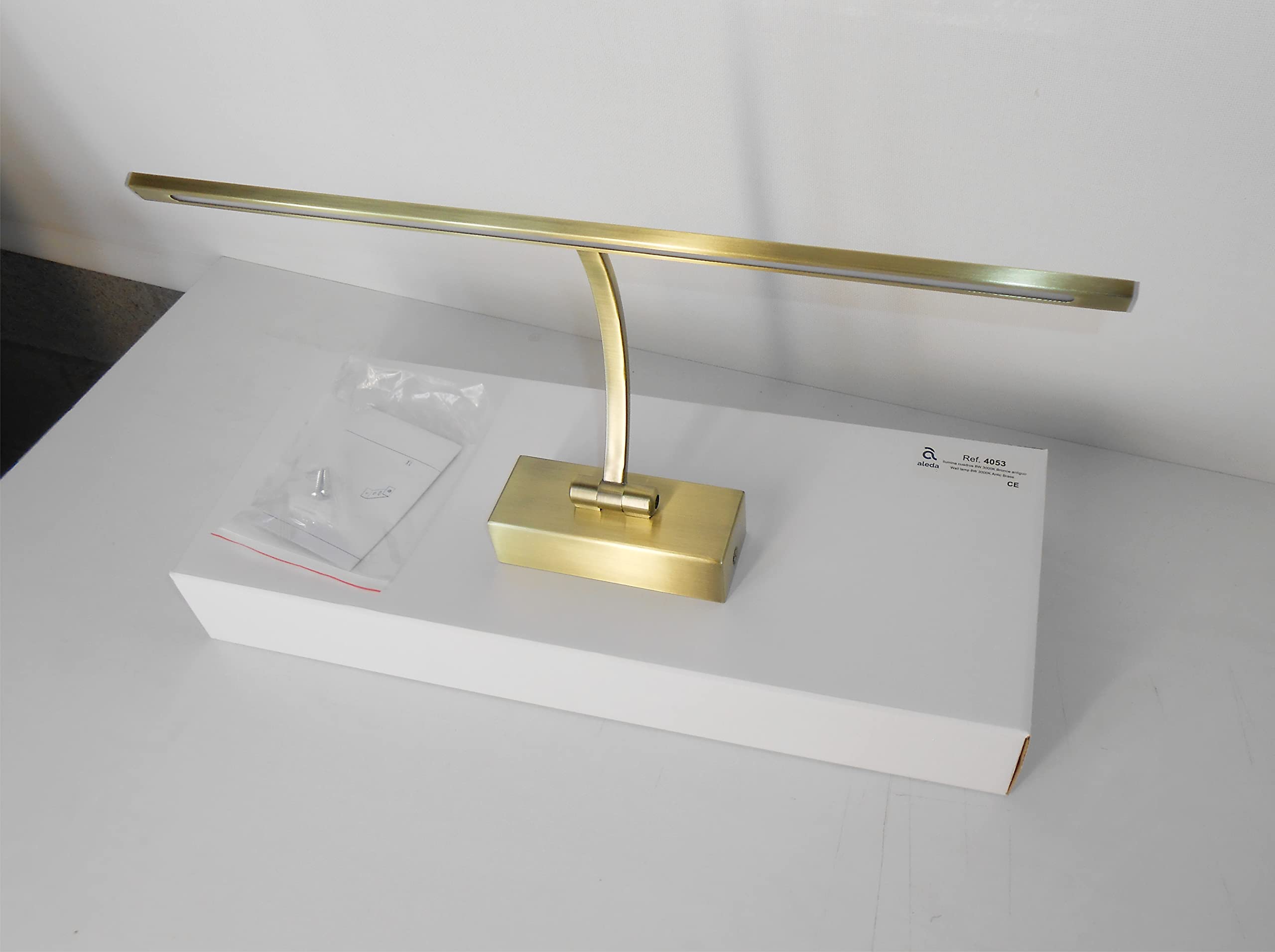 Applique murale à LED pour éclairer des tableaux, des miroirs, des peintures murales, etc., LED 8W de style traditionnel et élégant, ton de lumière chaude 3000K, bronze vieilli, articulée. 46cm