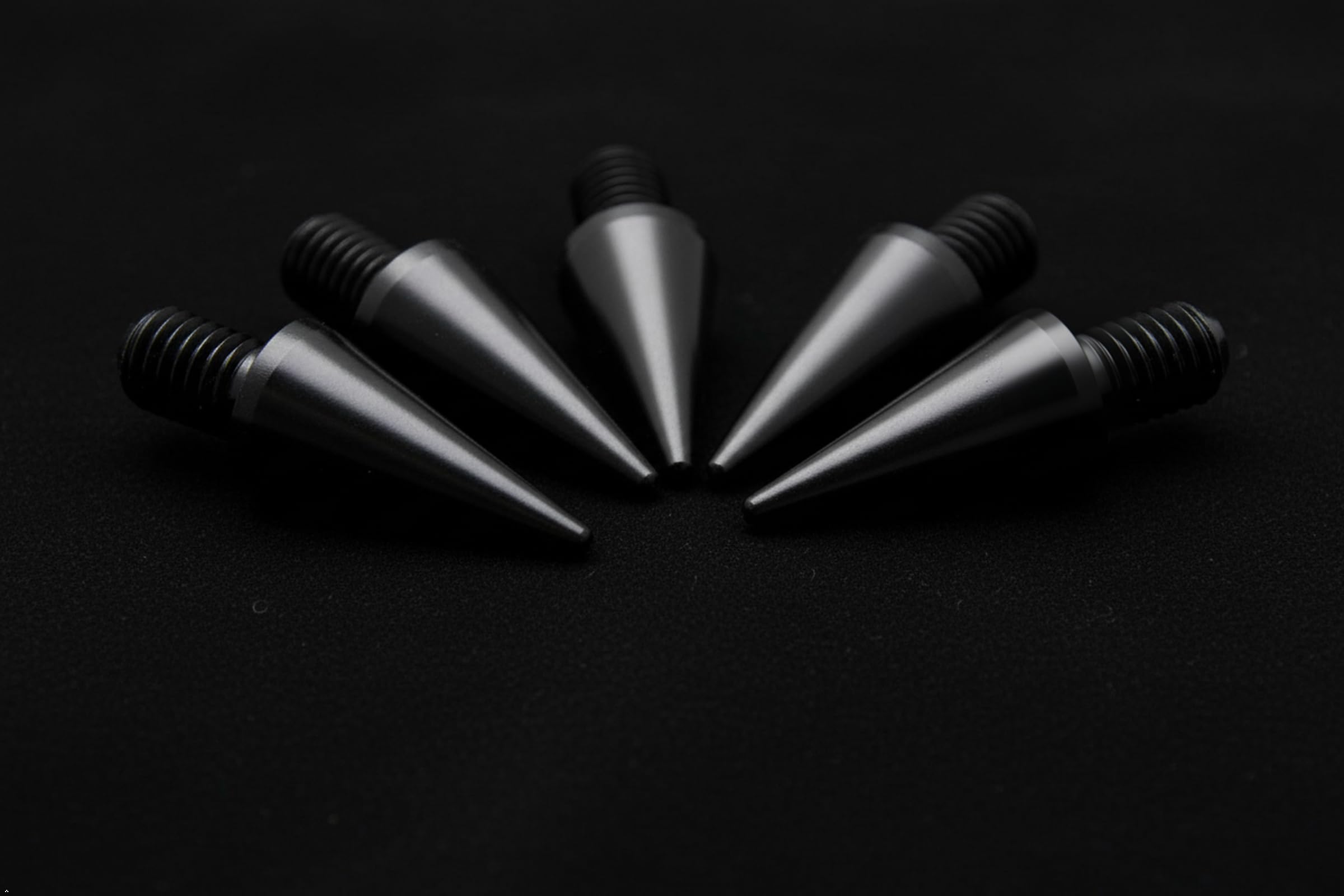PrecisionGeek Speaker Spikes M6 – Aluminium Noir Ø10 × 20 mm – Anti-Vibration – 4 pièces