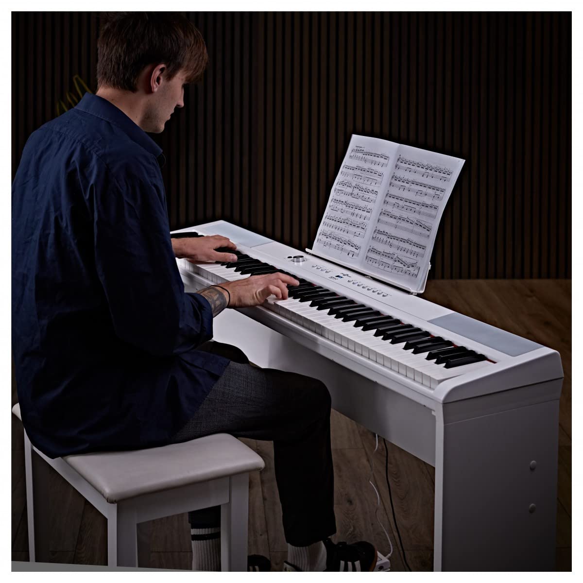 SDP-2 Pianoforte da Palcoscenico di Gear4music con Supporto Pedale e Cuffie Bianco | Piano digitale 88 tasti pesati, altoparlanti stereo integrati e uscita cuffie, RCA e USB MIDI