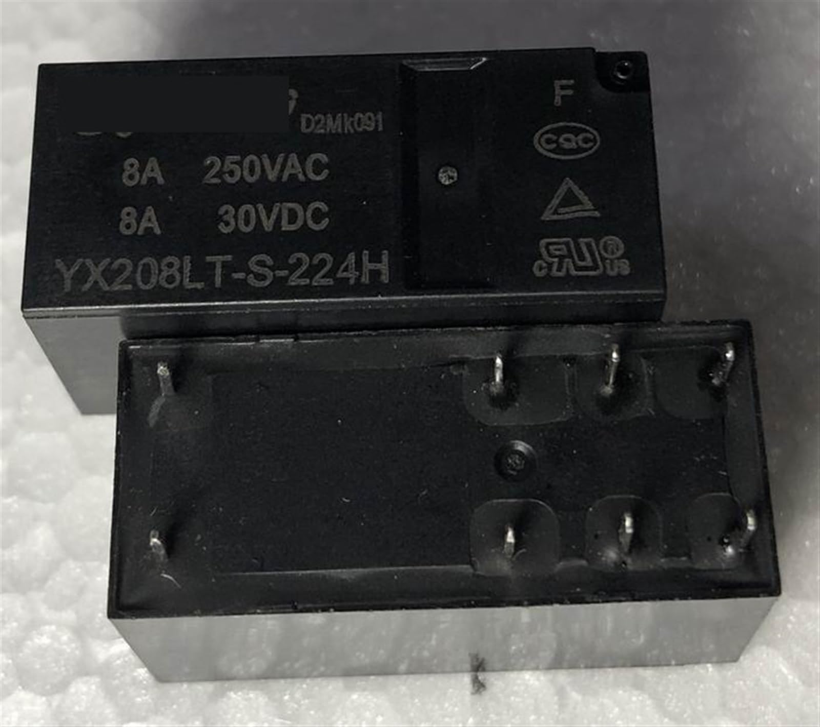 Relais 115F-2C-12V haute isolation pour commutation de signal stable