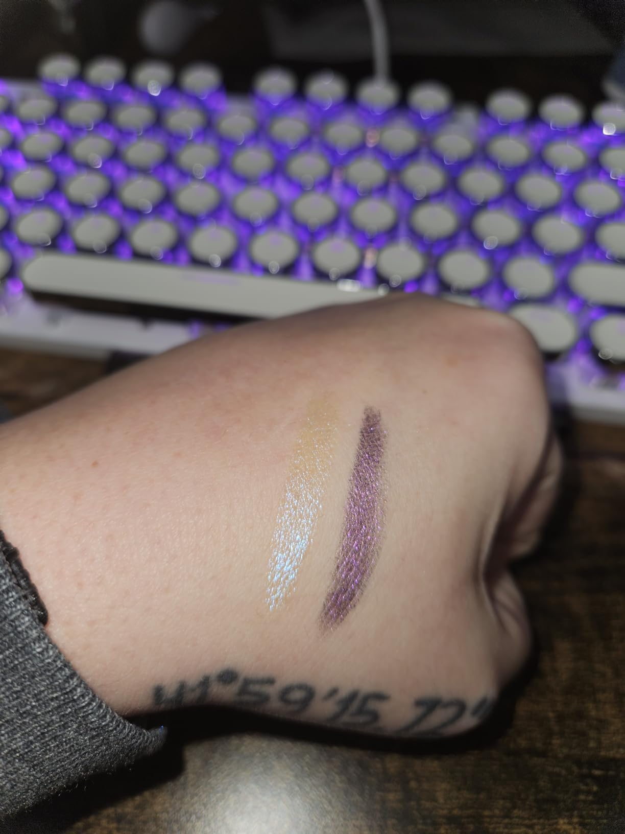 CHARMACY Multichrome 2 in 1 Cream Eyeshadow Stick, Waterproof Eye Brightener Highlighter Stick Makeup, High Pigmented, Smudge-Proof, Vegan & Cruelty-Free (#904)