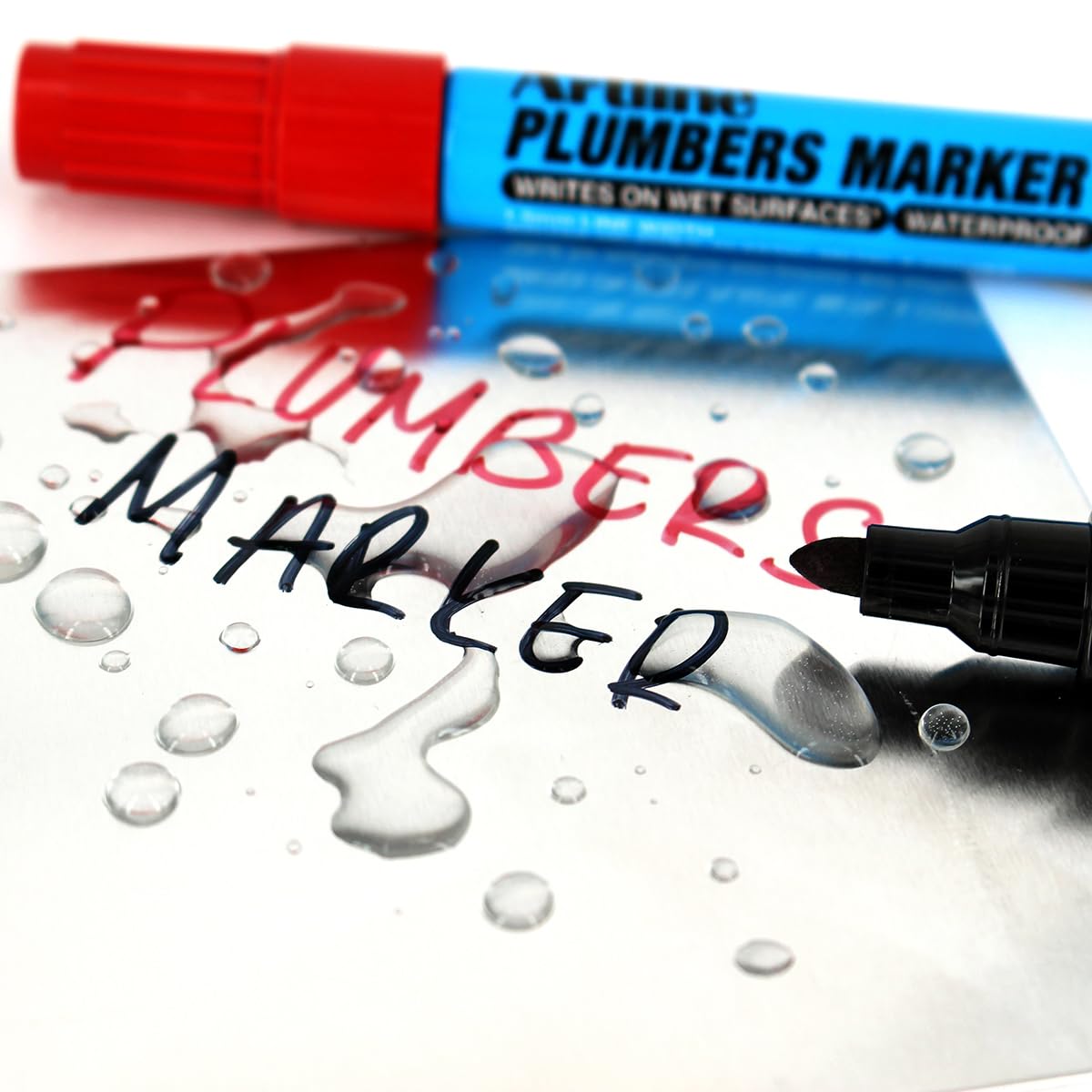 Artline Plumbers - Marcadores permanentes, serie profesional, para uso en superficies húmedas, marcadores de construcción impermeables, punta redonda de 1,5 mm, rojo, paquete de 12