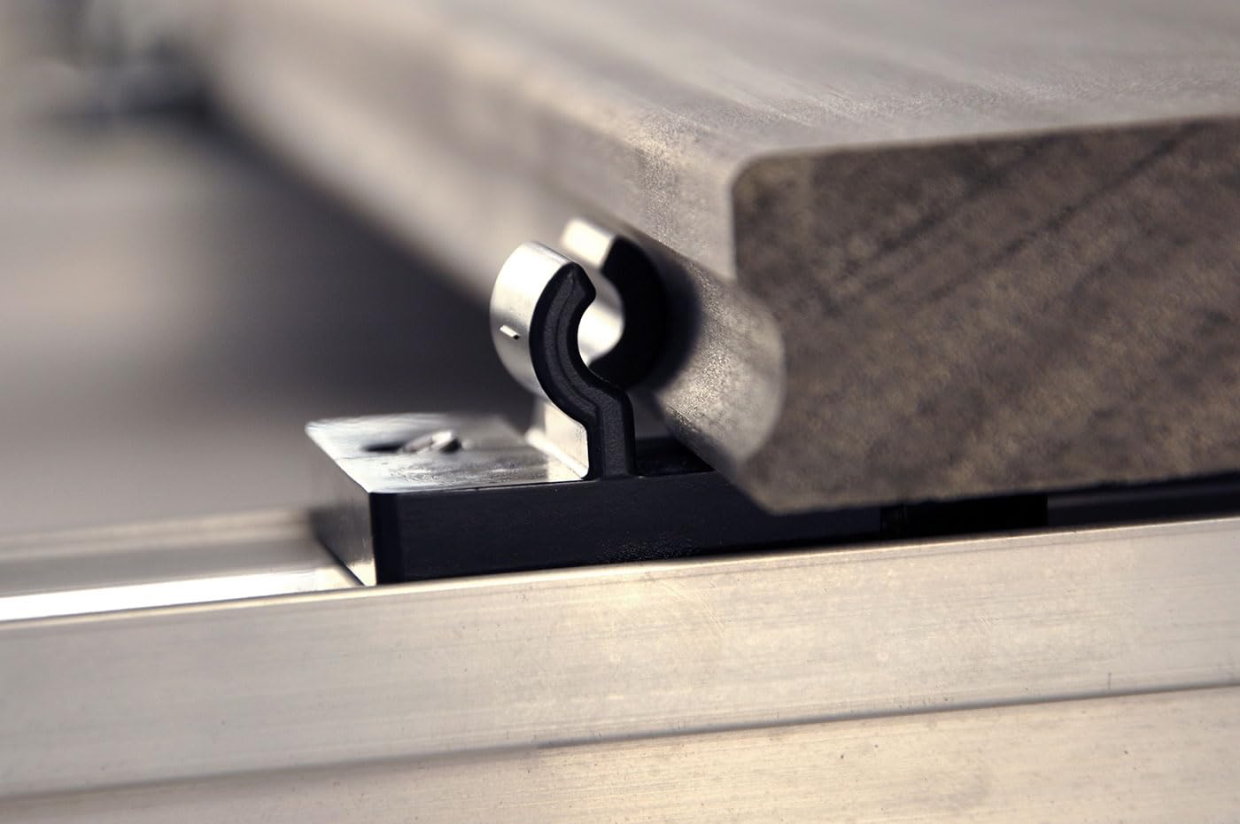 "TENI" Terrassenclip | unsichtbarer, elastischer Terrassenverbinder für Dielen mit Hohlkehlprofil | für Aluminium-/Holzunterkonstruktion | 80 Stück (für Aluminium Unterkonstruktion)