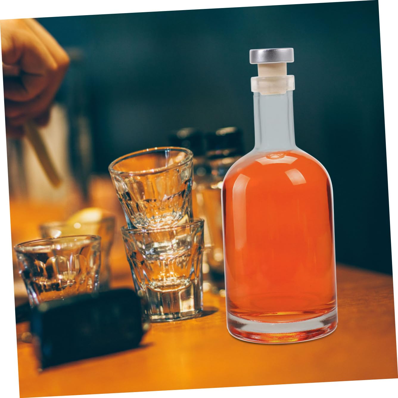 2 Stück-pack Wodkaflasche 375ml aus Glas Transparent und Griffig | Dickwandig, mit Schraubstruktur Am Boden, Leicht Auszugießen und Reinigen, für Club oder Zuhause Zufällige Farbe