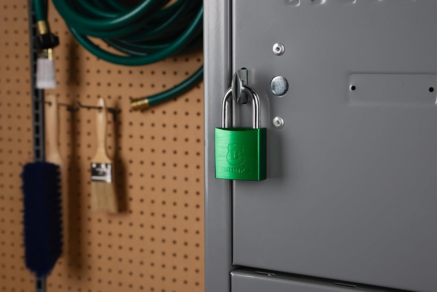 Brinks 1-1/2in Green Anodized Aluminum Solid Body Padlock