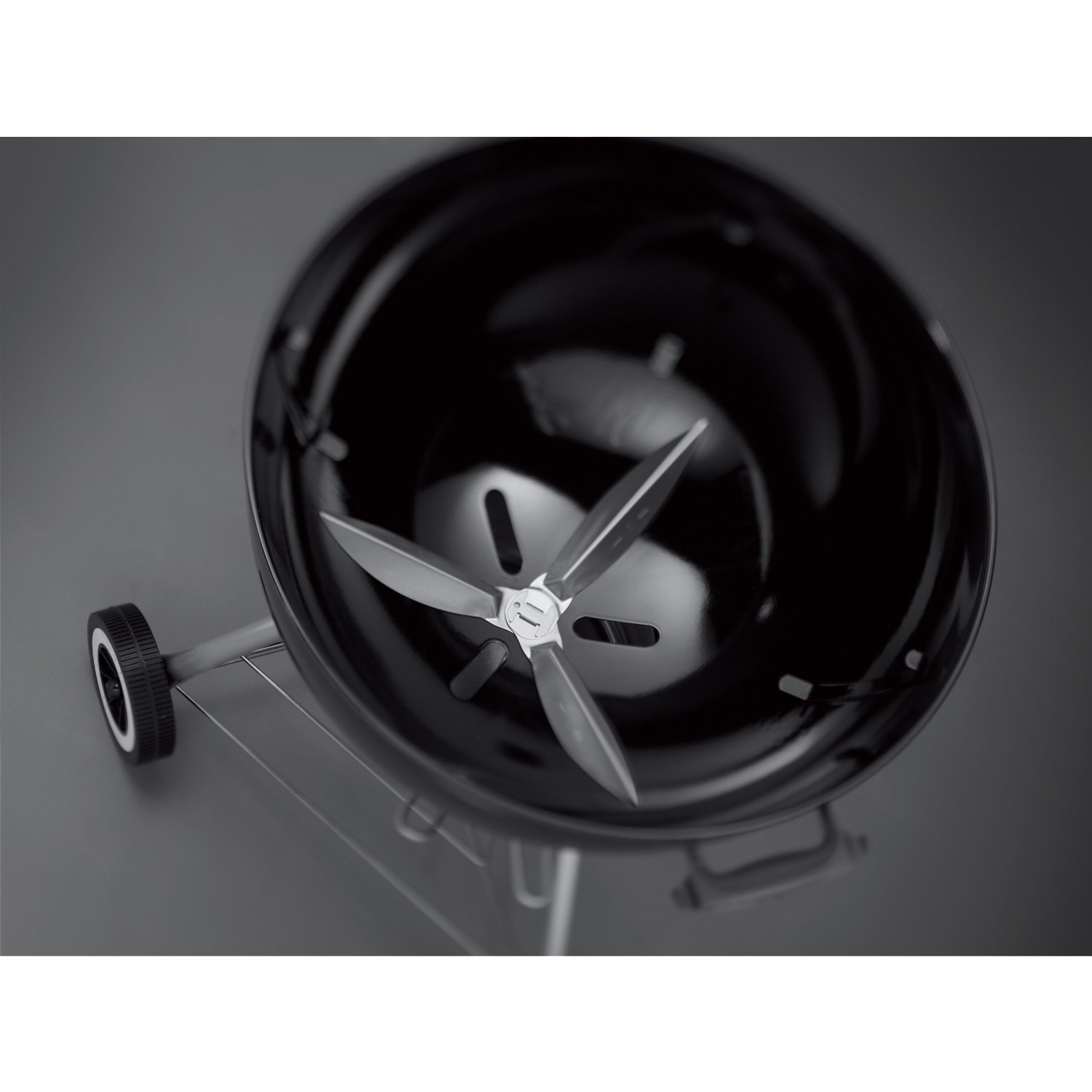 Amazon | Weber（ウェーバー） 灰受鍋付バーベキューグリル 22.5インチ