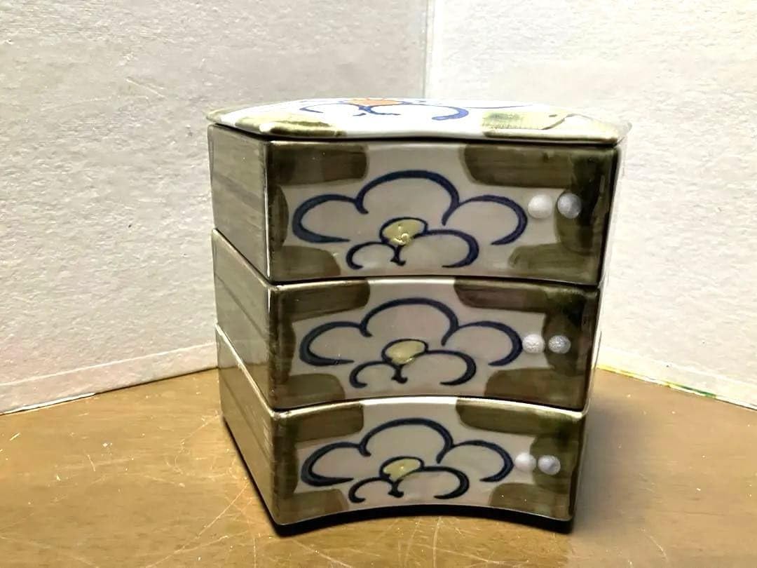 扇型蓋付き陶器製3段重ね重箱
