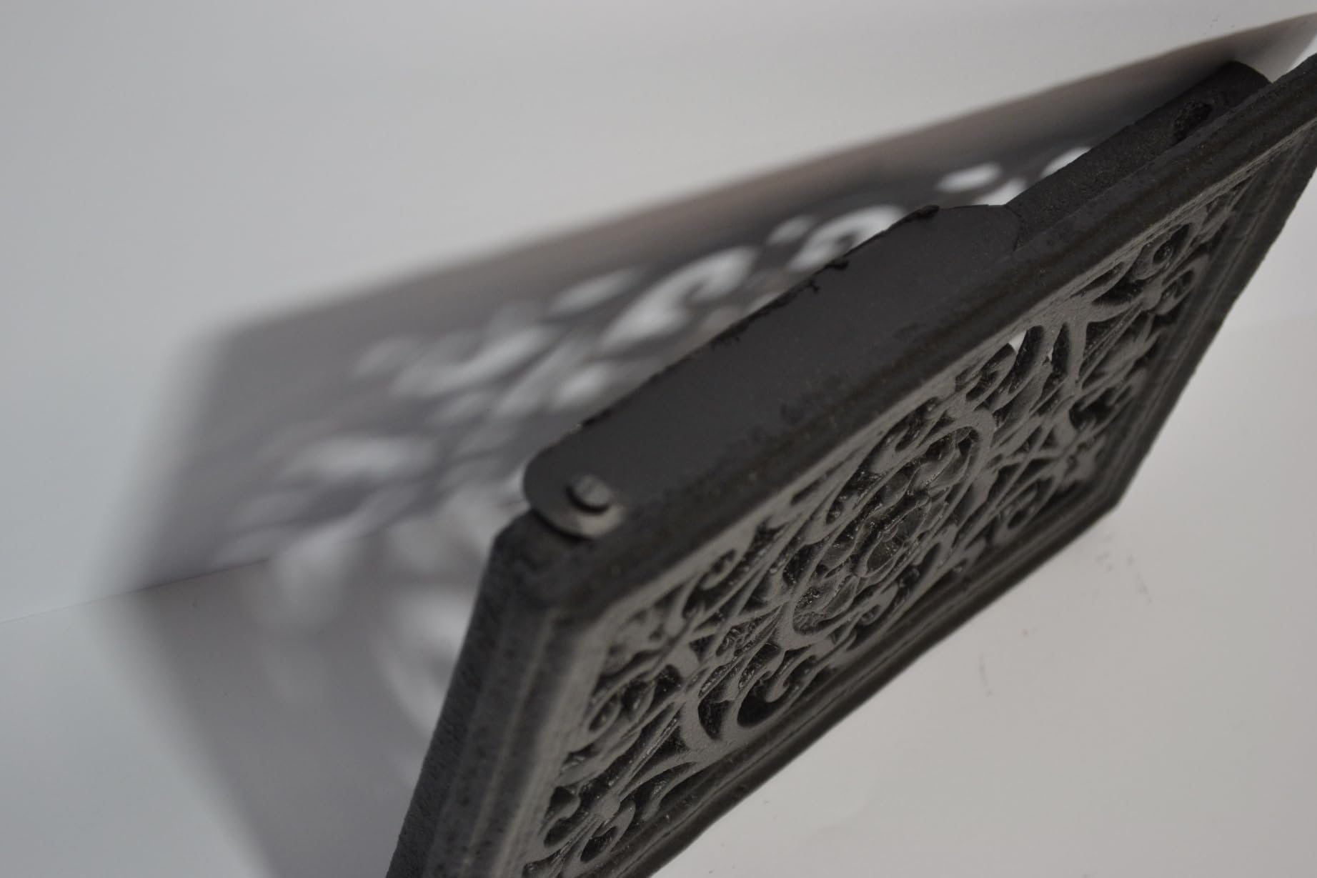 SEZAM Griglia di ventilazione in ghisa 23 x 2,5 x 14,5 cm per stufe a piastrelle, stufe a legna e caminetti – Griglia per aria calda – Griglia di ventilazione per forni OZ110 (Nero)