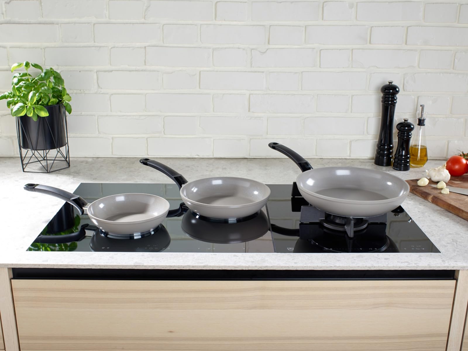 Fissler Ceratal Classic Pfannen-Set / 2-teilig, Aluminium-Pfanne, Keramik-beschichtet (24+28 cm) Ceramic Bratpfanne antihaftend – Induktion, Grau