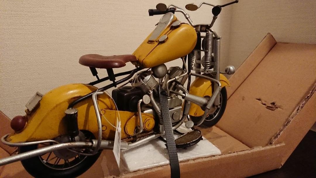 大迫力のぶりきのおもちゃ黄色のバイクです 大迫力のぶりきのおもちゃ黄色のバイクです ブリキのおもちゃ ブリキの