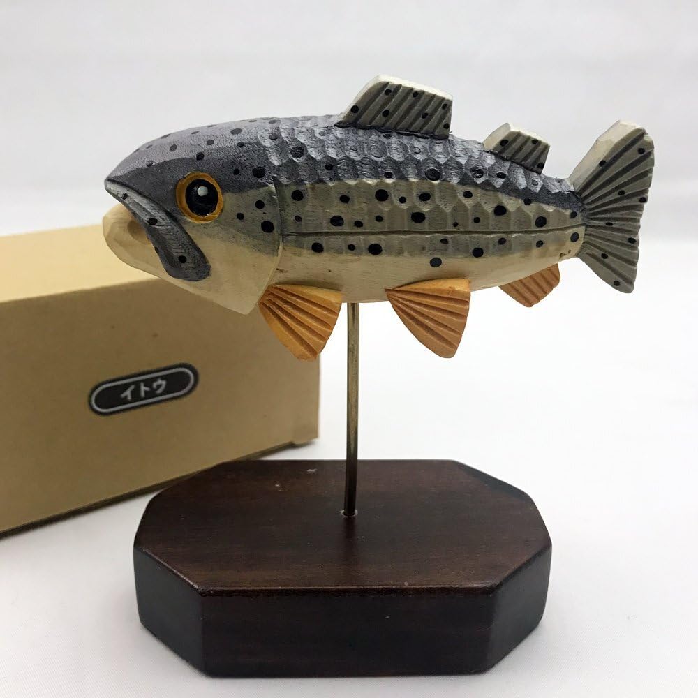 北海道のイトウの木彫り