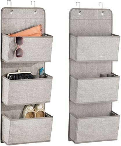 mDesign Organizador colgante de tela, almacenamiento sobre la puerta en armarios de dormitoriopasillo, organizador de 3 bolsillos, ganchos para
