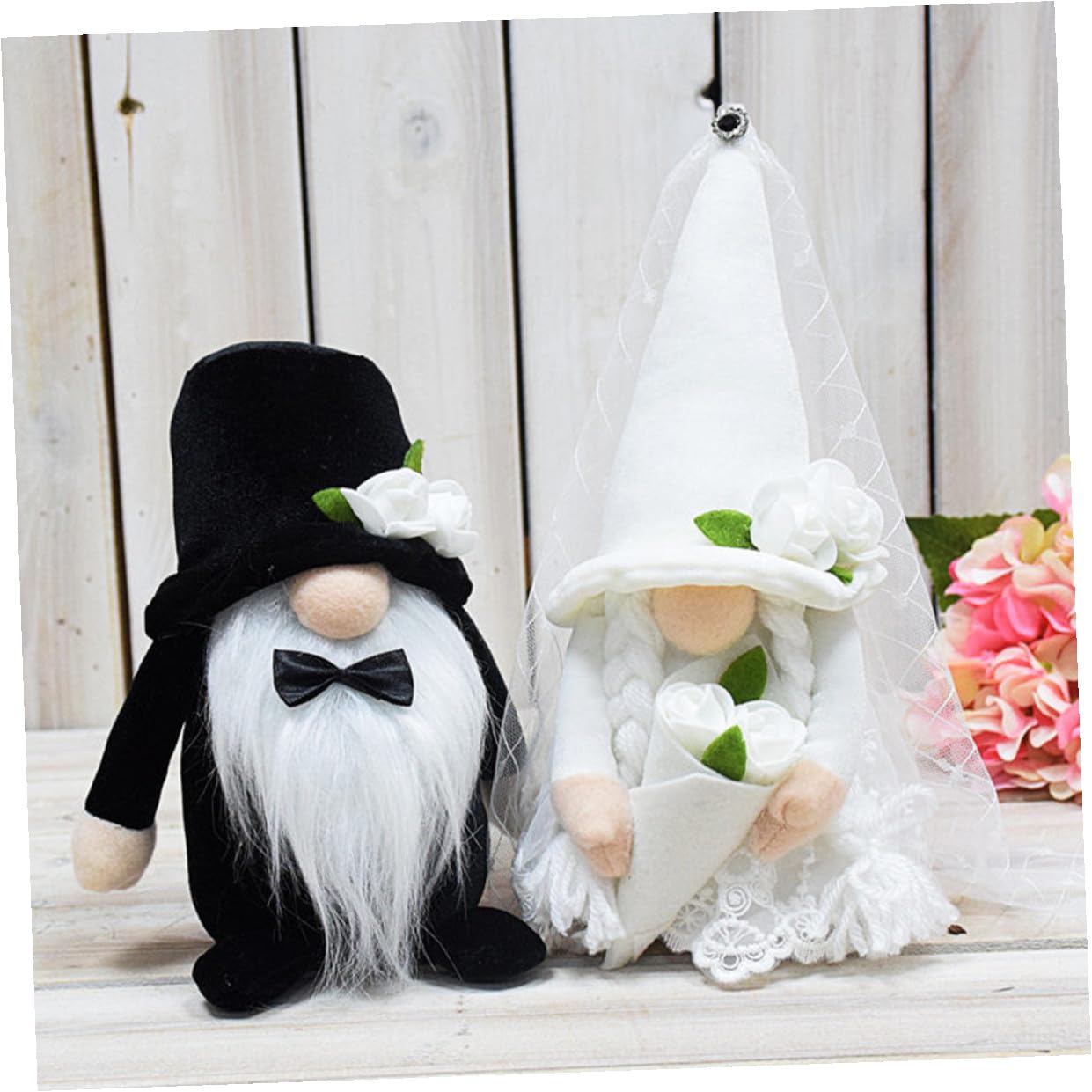GARVALON Hochzeitsgnome Plüsch Zwergfiguren 2 Stück Braut und Bräutigam Dekoration Tischdeko für Hochzeitsfeier Innenbereich 15cm Groß Romantische Atmosphäre