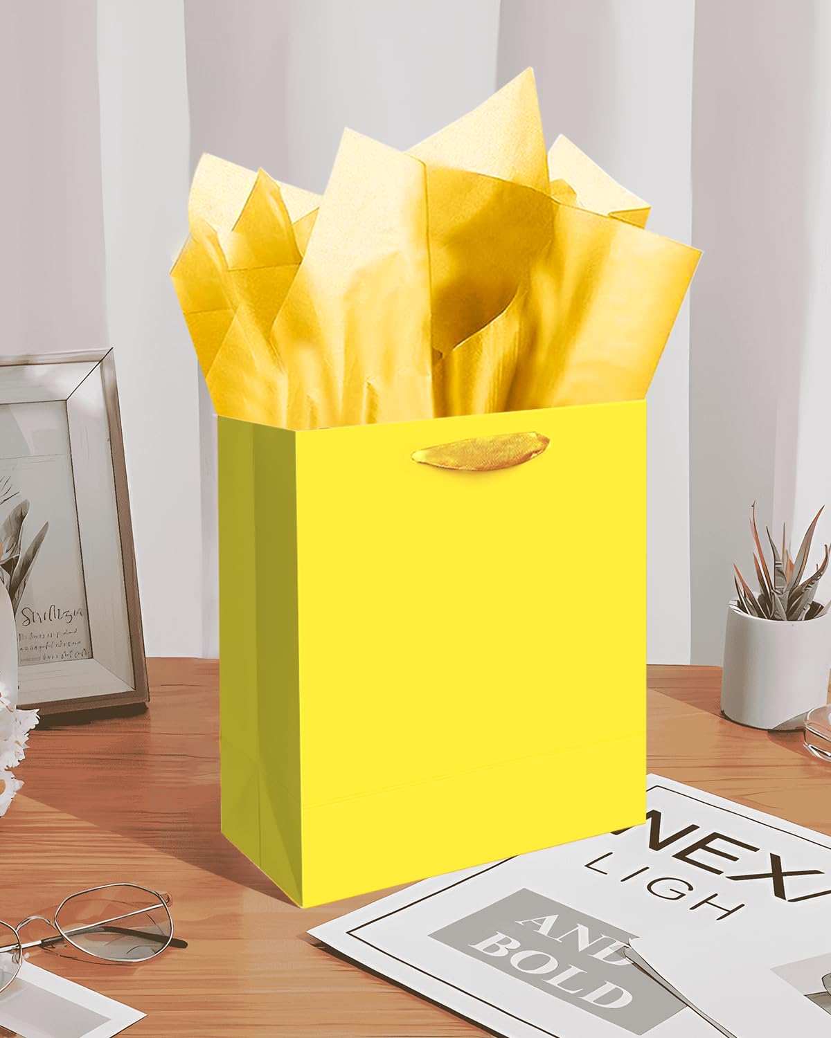 qiqee 10PCS Bright Yellow Mini Gift Bags with Tissue Paper Handles 6.3"x4.7"x2.4" Small Size Present Party Favor Bags（ Tissue Paper ）