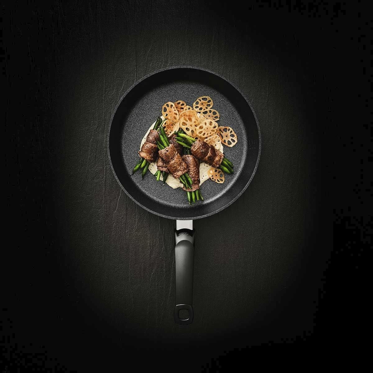 Fissler Adamant Comfort - Sartén de aluminio (32 cm, antiadherente, resistente a los arañazos, apta para inducción), color gris