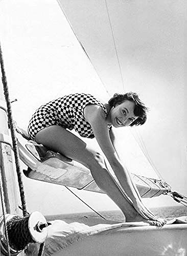 Posterazzi DAP14717 Carolyn Jones - Estampado fotográfico de traje de baño a cuadros, 8 x 10, multicolor