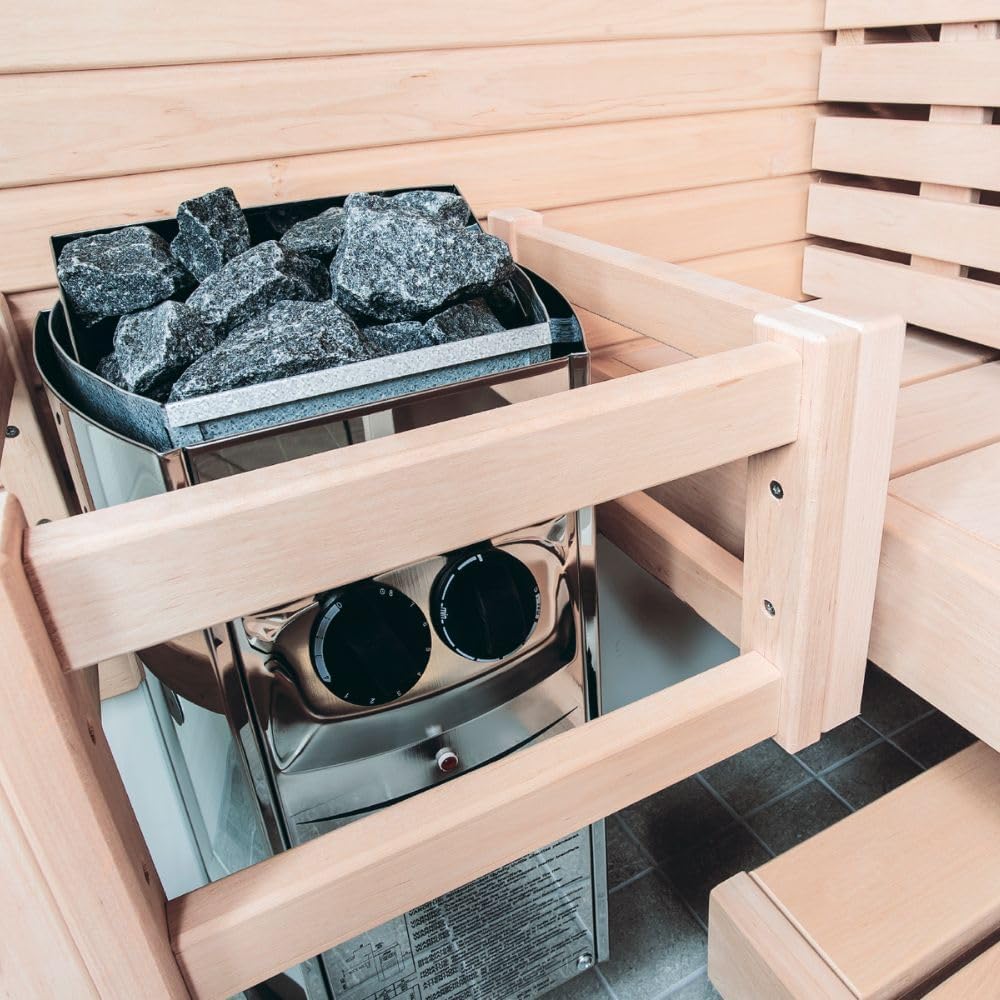 Escalfador de sauna compacte Harvia Vega instal·lat en una sauna de fusta, on es mostren els controls de l'escalfador i l'estructura de fusta que l'envolta.