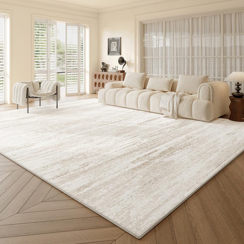 Tapis de chevet crème fini le sol froid dans la chambre
