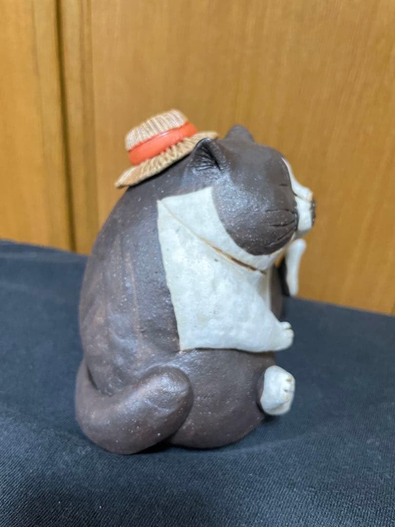 Amazon.co.jp: かとうゆみさんの猫の陶器置物 帽子付き : おもちゃ