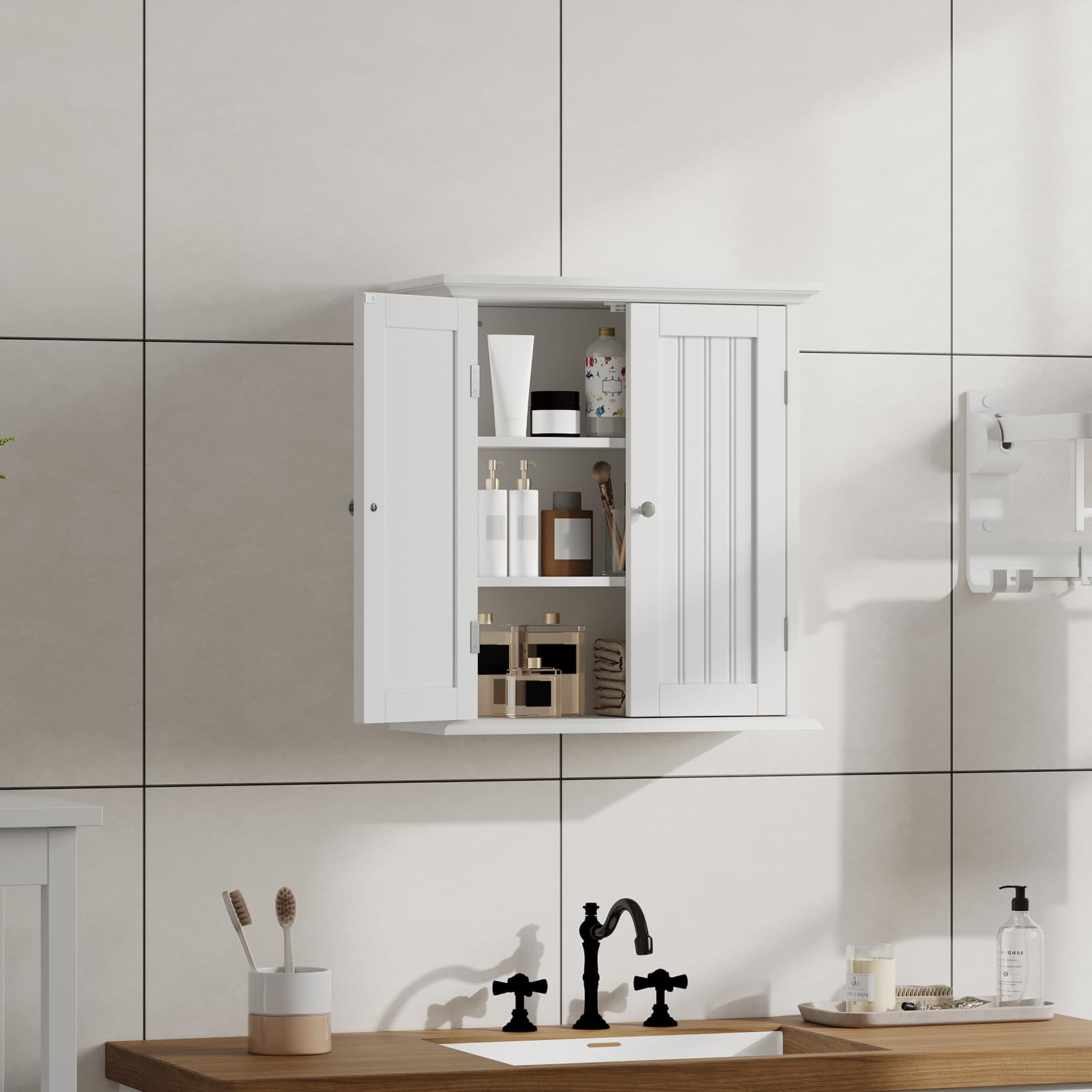 Badezimmer Schrank, Bad Schrank mit 2 verstellbaren Fachböden und Doppeltüren, modern Elegante Optik,Aufbewahrung über der Toilette für Familien, Weiß