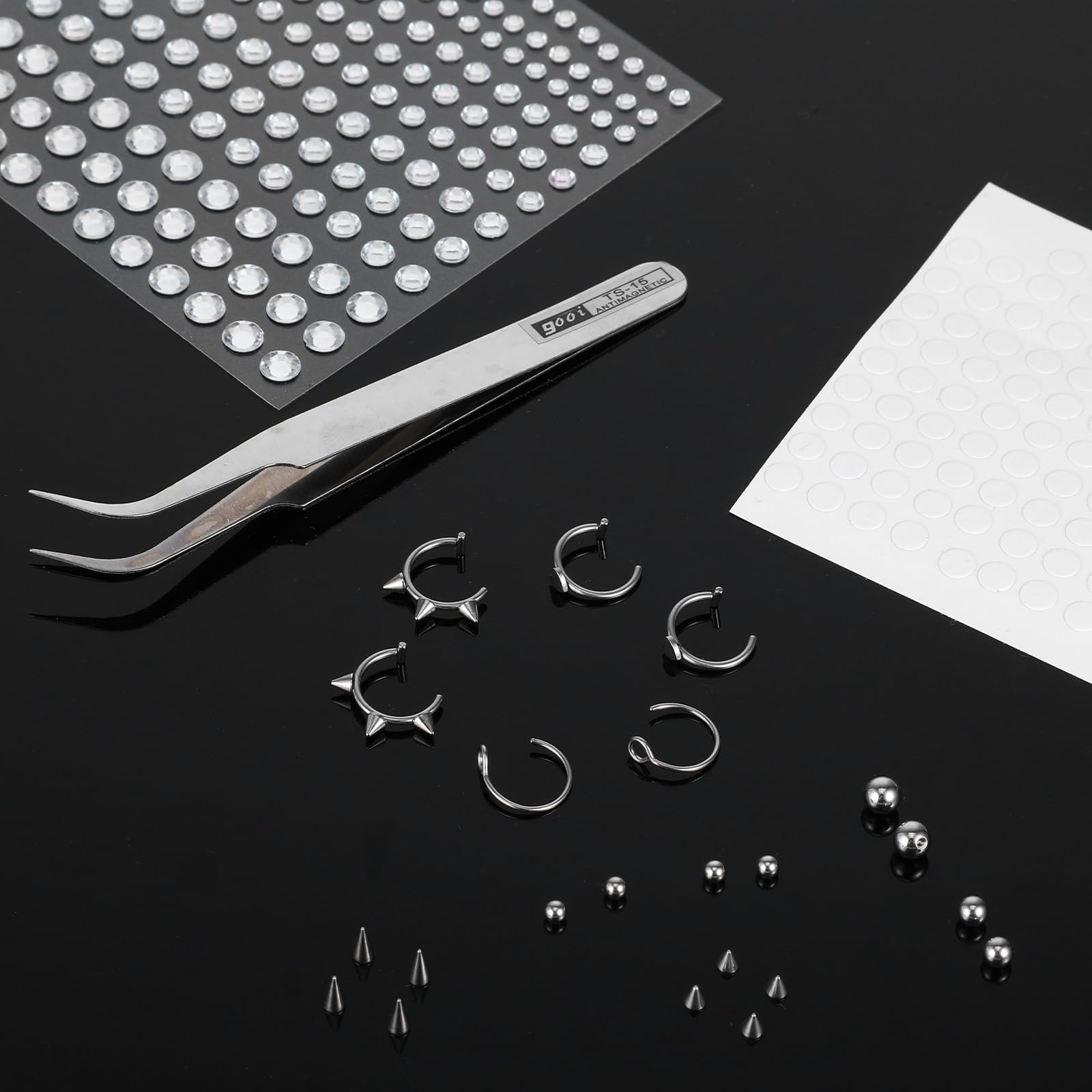 Yolev 26 szt. sztucznych kolczyków do piercingu, sztuczne pierścienie do brwi, wargi, labret, kolczyki do nosa, 3 mm, 4 mm, 5 mm, 6 mm, stalowe kolorowe kolczyki z naklejką, pęseta, bez przekłuwania