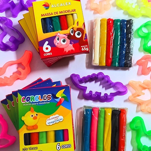 Genérico Kit de Massinha de Modelar Multicolorido para Criança, 10 Caixinhas + 30 Forminhas Sortidas Safari e Dino, 1 kg