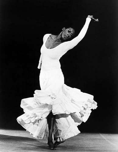 Dance Alvin Ailey Ndancer Judith Jamison interpretando el grito solista coreografiado por Alvin Ailey C1971 (24 x 36)