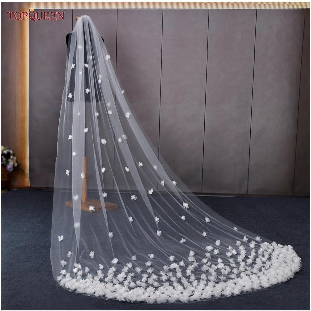 Velo de novia de tul nupcial ideal para bodas de jardín con flores 3D