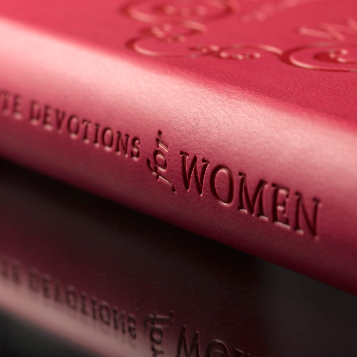 One-Minute Devotions for Women Pink Faux Leather - Image 4