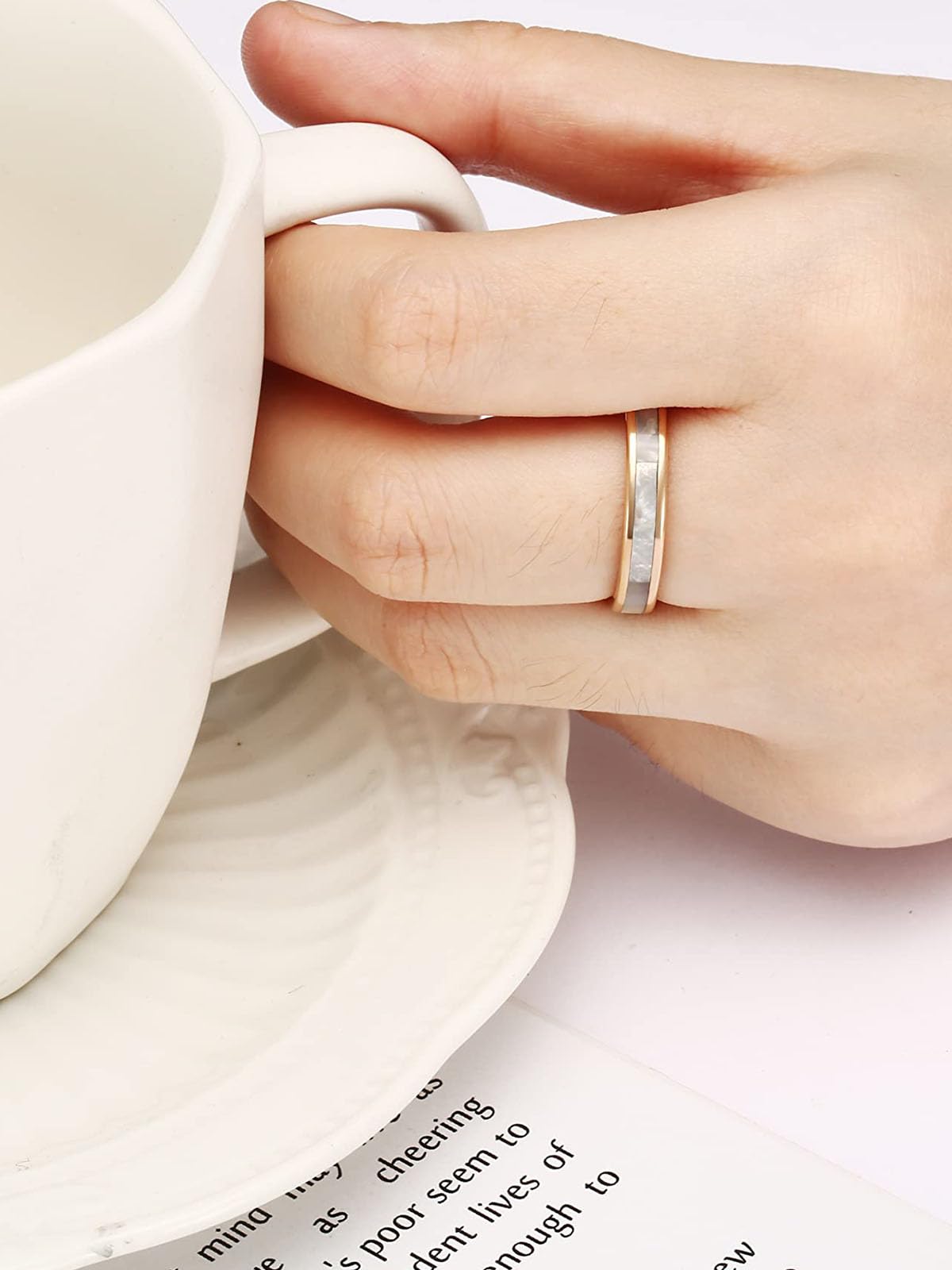 Vakki Ringe aus Roségold 4mm Wolfram Ring für Damen Weißer Perlmutt Ehering Frauenring für Hochzeit, Versprechen, Täglich, Größe 49(15.6) bis 62(19.7)