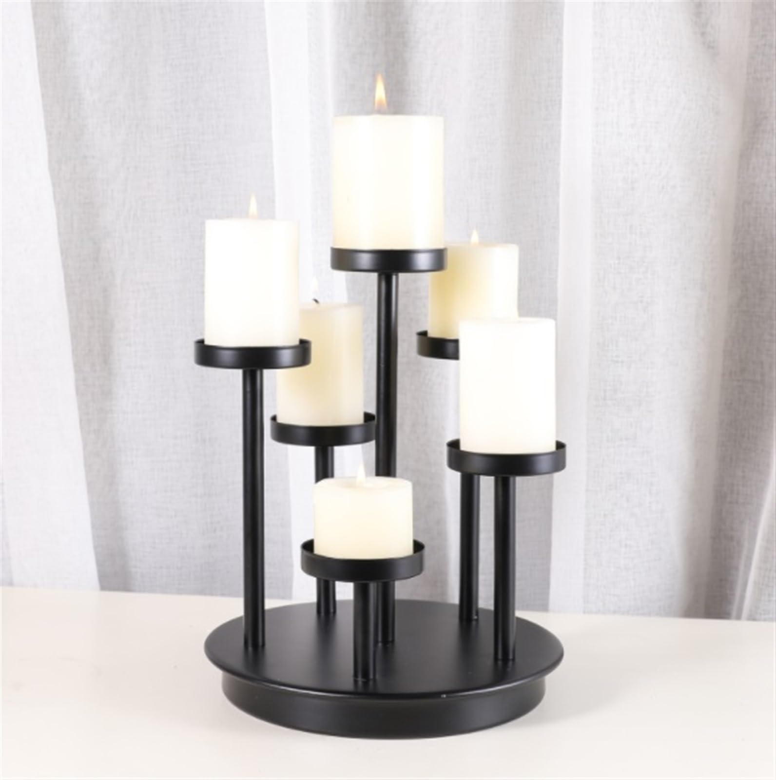 Candelabro de 6 pilares con Base de Metal Negro para centros de Mesa y cenas.