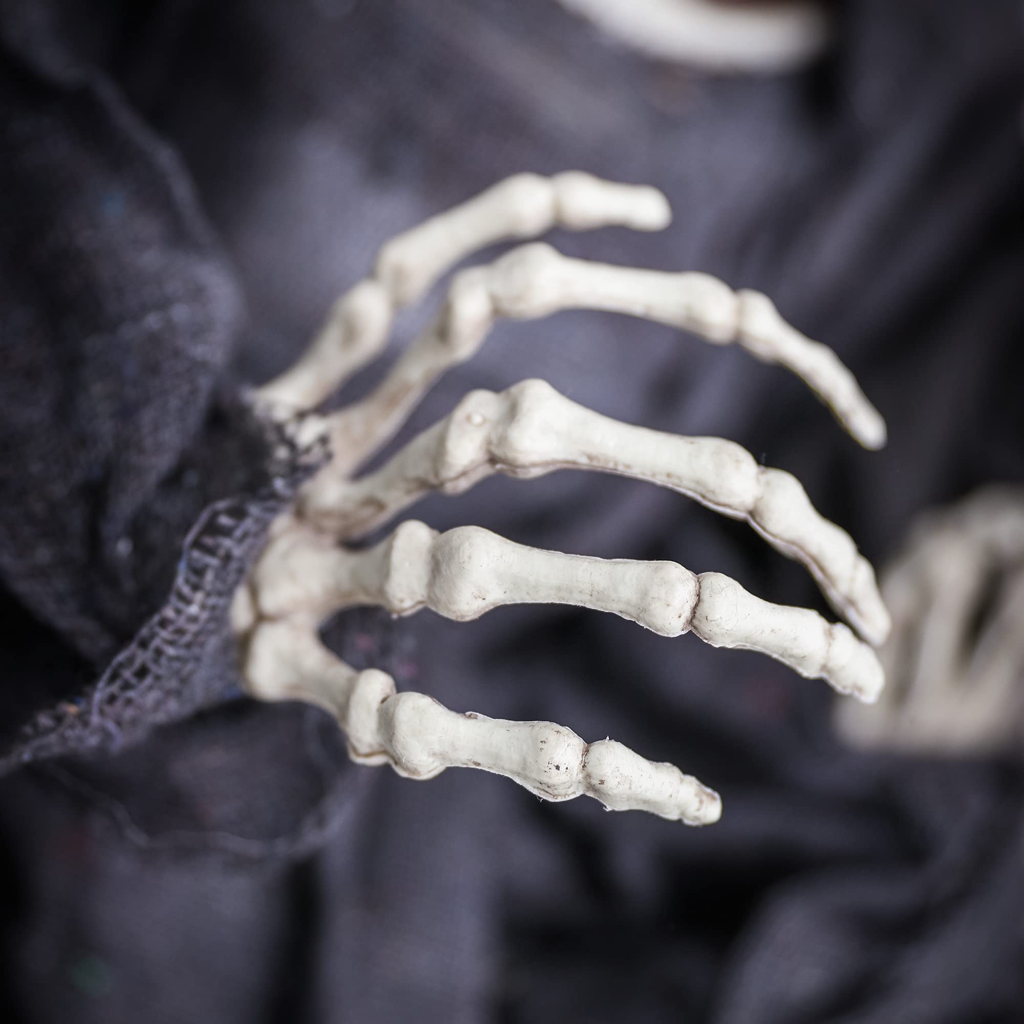 I LOVE FANCY DRESS LTD Ponure Reaper Halloween rekwizyt animowana dekoracja ze skrzydłami - czerwone świecące oczy i efekty dźwiękowe - Eerie Reaper z zmotoryzowanymi skrzydłami i głową - rekwizyty na Halloween, 1 opakowanie