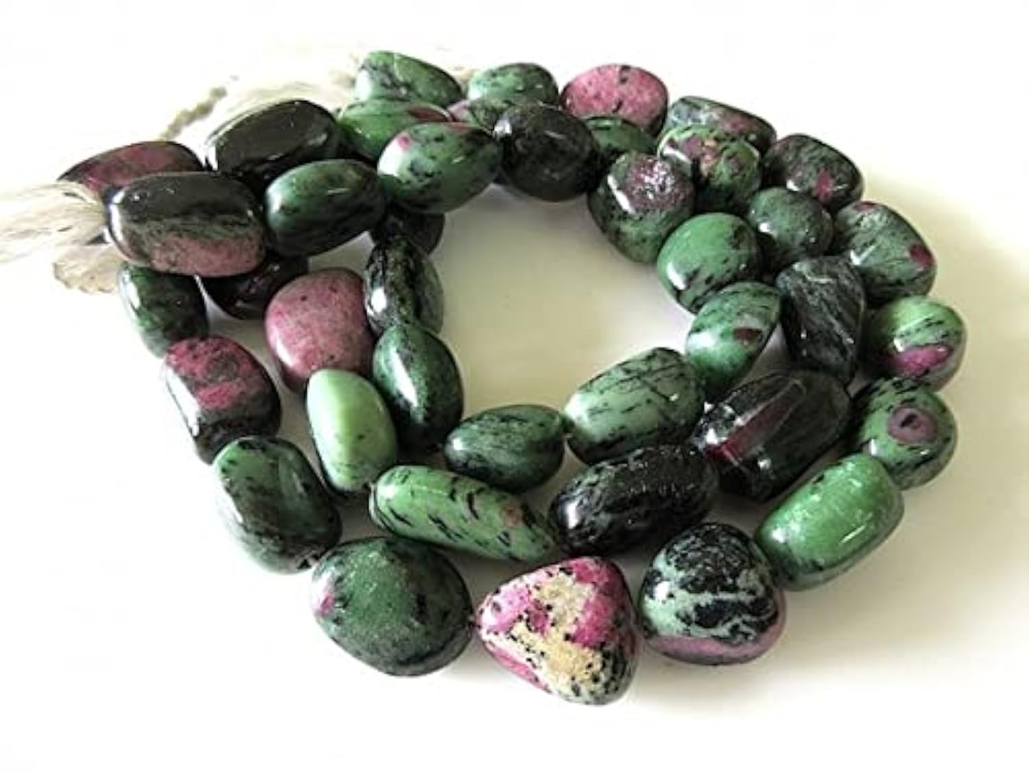 Perles de rubis zoisite tumbles 18-27mm en fil de 13 pouces pour création