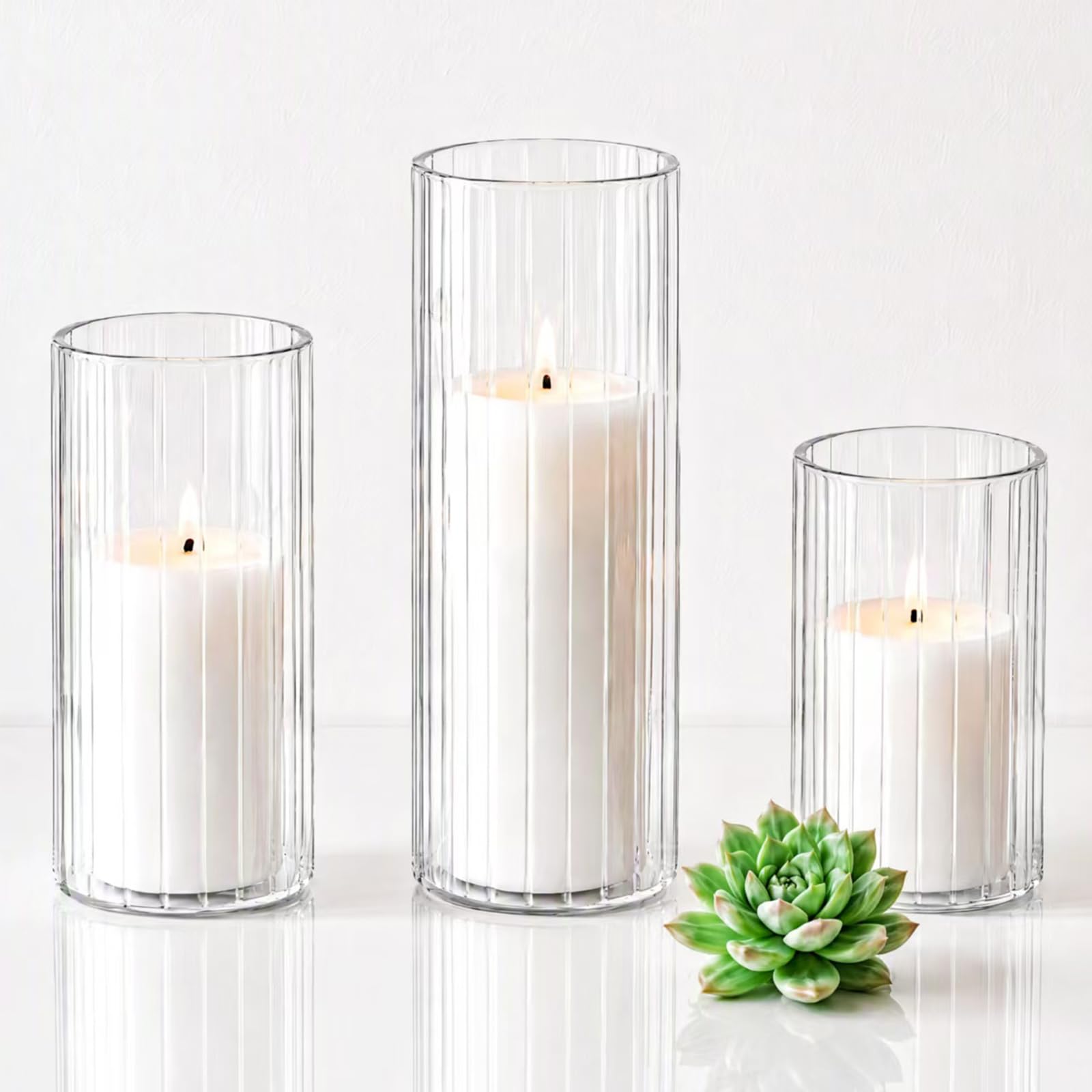 Hurricane-Vasen aus klarem geripptem Glas mit weißen Stumpenkerzen, 3 Größen, für Hochzeitsdekoration, Heimdekoration, winddicht und langlebig, 12 Stück