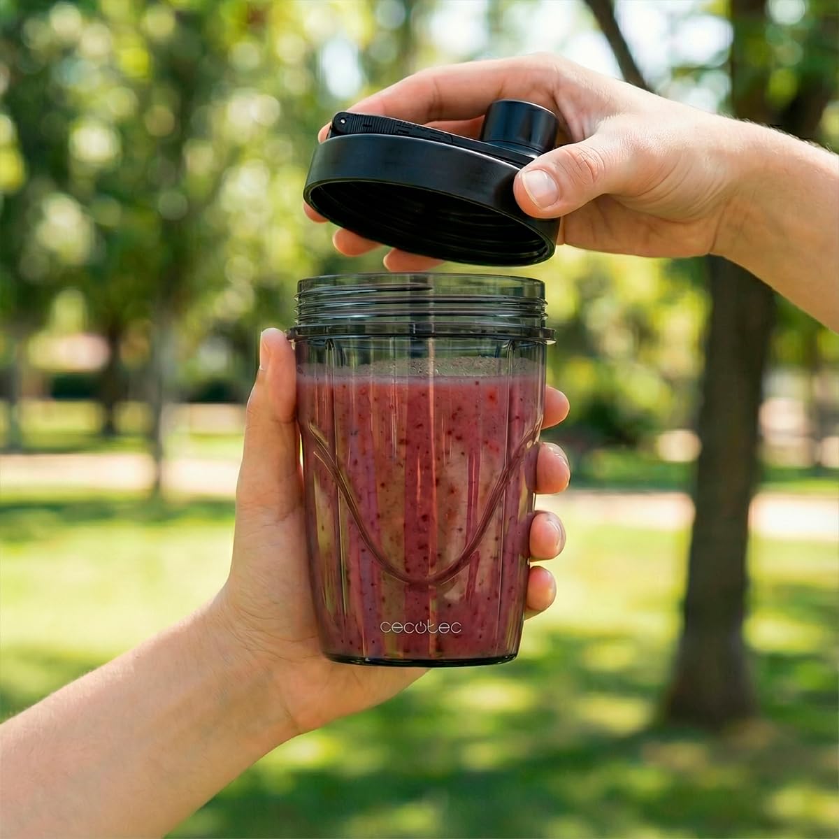 Cecotec Blender Individual PowerTitanium 1000 Push2Go Duo. 1000W, Lame Acier Inox 6 Couteaux, Écran LED, 2 Verres 550ml et 700ml, Sans BPA, Textures Douces et Crémeuses