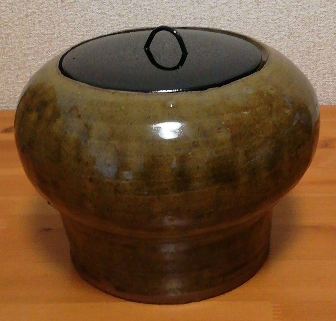 Amazon.co.jp: 中里太亀作 唐津焼 黄唐津 水指 共箱 略歴付 茶道具 