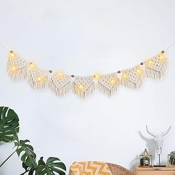 Boho Decoration - Macrame Wall Hanging Boho Fairy Lights Tapestry Fringe Garland with 3 m LED Fairy Lights Hand-Woven Garland Boho Wall Decoration for Living Room Bedroom Balcony Caravan