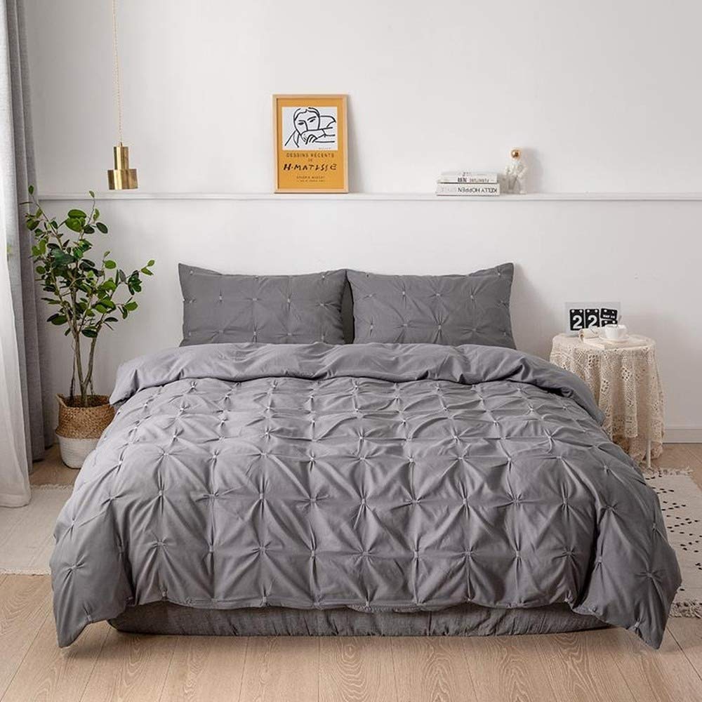 Parure de lit king size unie pour créer un cocon de douceur moderne dans votre chambre