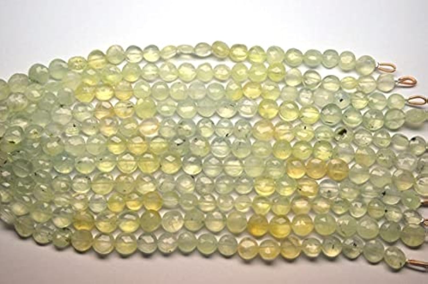 Perles de préhnite 8mm facettées pour animer vos ateliers de joaillerie créative DIY