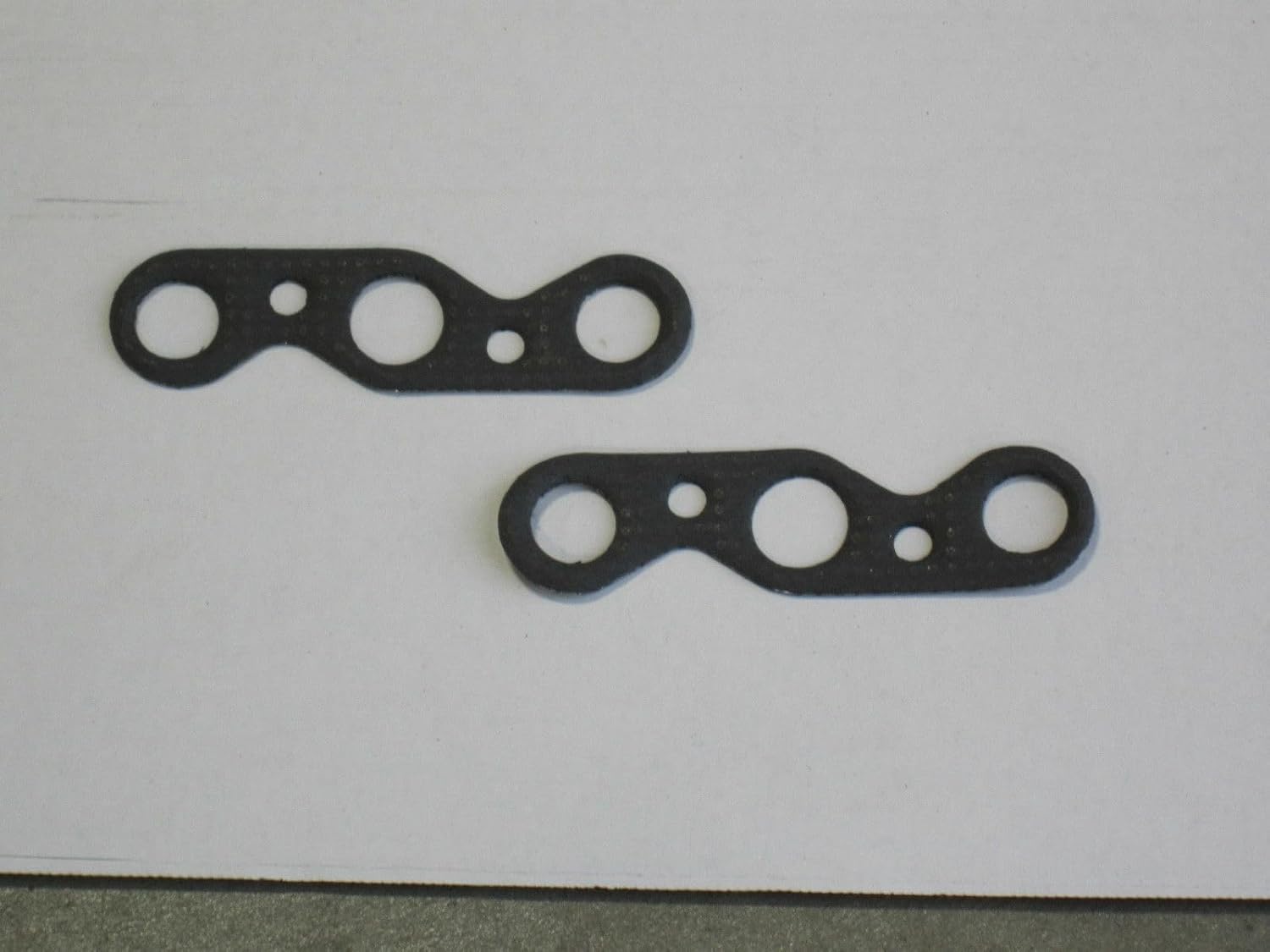 Replacement for fits 2 EXHAUST AND INTAKE MANIFOLD GASKETS FOR PART 352540R92 381732R91