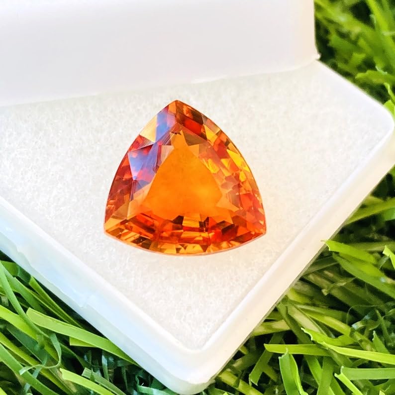 Saphir orange trillion unique pour façonner un cadeau d'exception DIY
