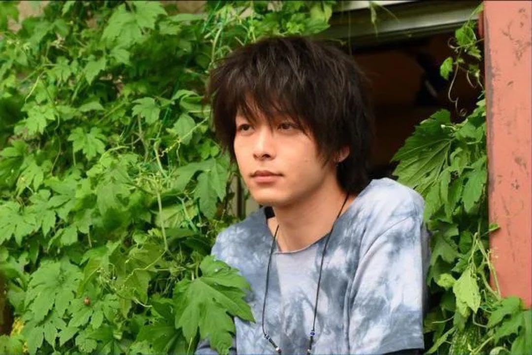 ドラマ「凪のお暇」中村倫也さん着用のTシャツ　グレー　フリーサイズ　未開封 Amazon.co.jp: ドラマ「凪のお暇」中村倫也さん着用のTシャツ グレー