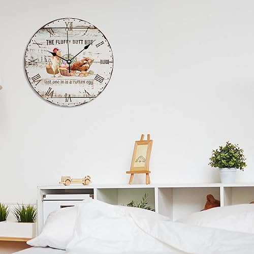 Miniatura 6 de The Fluffy Butt Hut Chicken Coop - Reloj de pared de PVC con diseño de gallina y gallina, funciona con pilas, reloj silencioso de estilo rústico