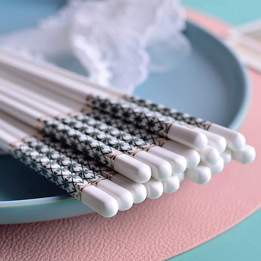 Baguettes Baguettes japonaises réutilisables Baguettes en métal 6 Paires de bagu de Baguettes en céramique réutilisables pour Un Usage Familial Antidérapant Lave-Vaisselle Anti-brûlure (Colo